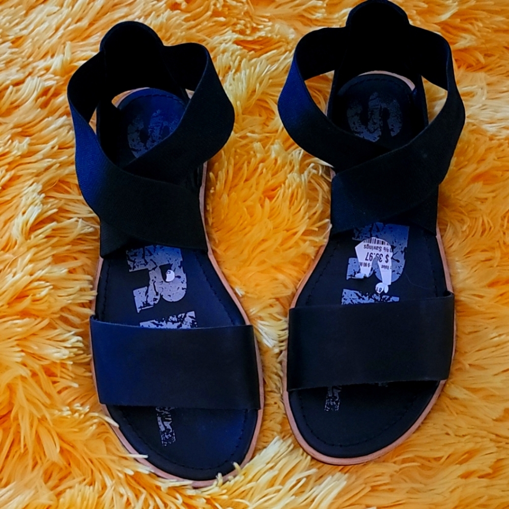 Sorel sandals nwot